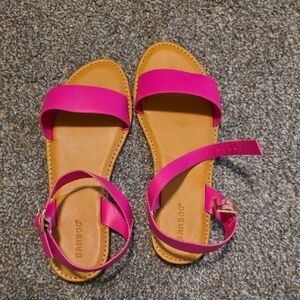 Bamboo Women's Fuchsia Sandals